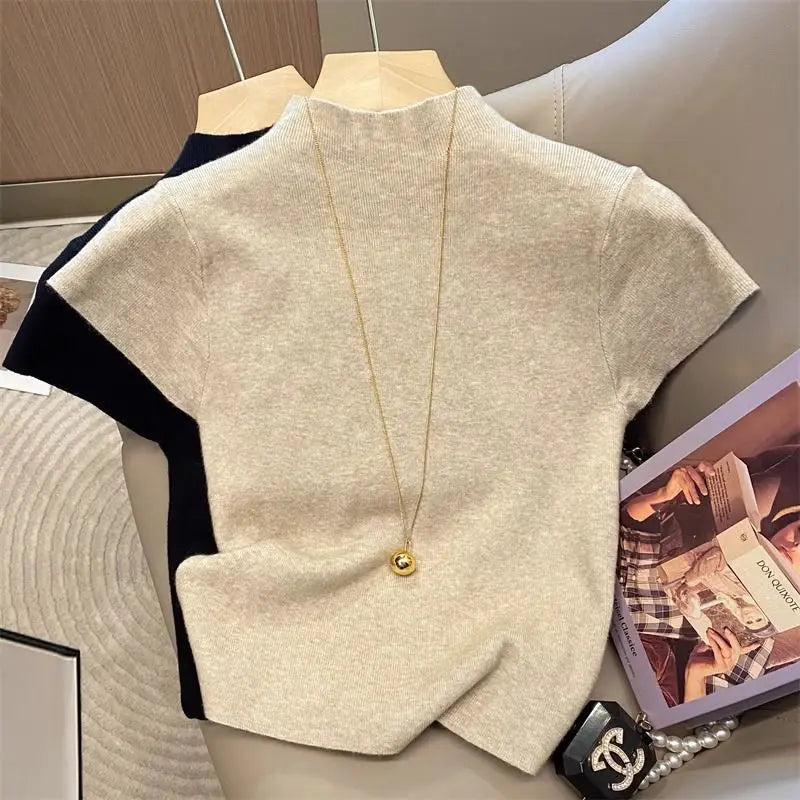 Elegant women's turtleneck sweater, fitted style