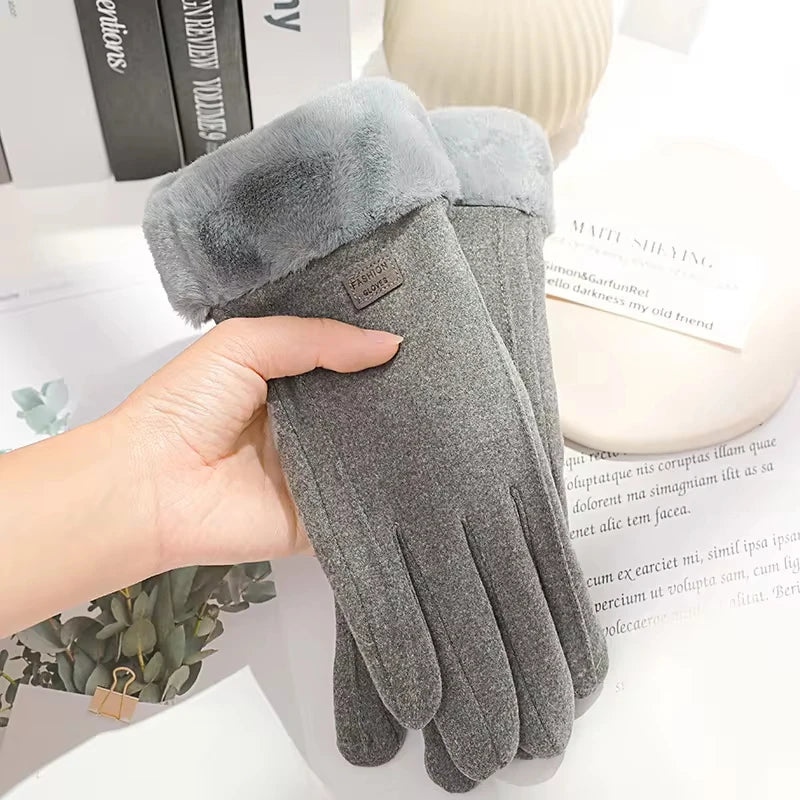 Women's winter gloves, plush, modern and warm, in suede