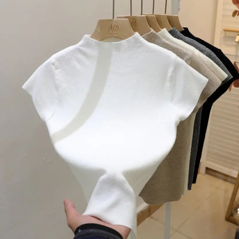 Elegant women's turtleneck sweater, fitted style