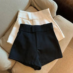 Tailored high-waisted shorts, elegant, modern and super versatile! High-waisted design that flatters the silhouette and goes with any look — from casual to sophisticated